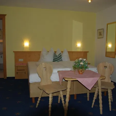 מלון Hotel-pension Heike 3*