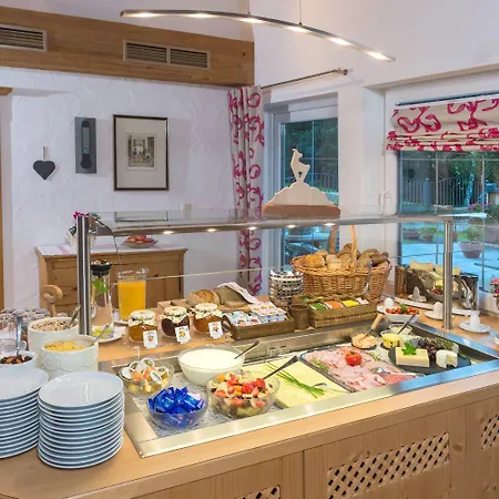 מלון Hotel-pension Heike 3*
