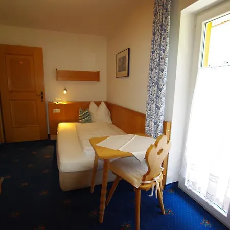 מלון Hotel-pension Heike 3*